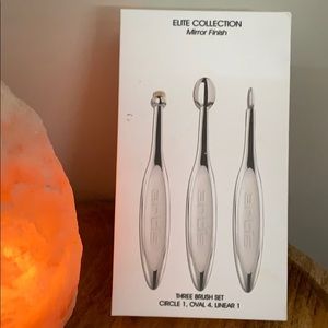 Artis makeup brushes